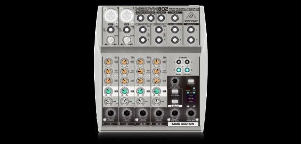 Mixer collegato al microfono