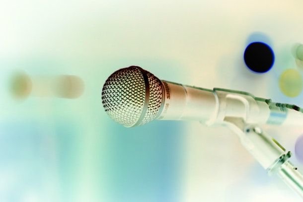 Microfono e cuffie per registrazioni di qualità